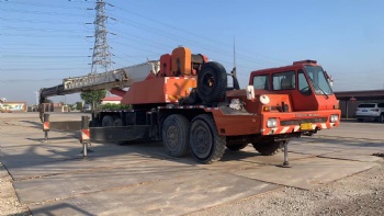 Original Tadano Truck Crane TG-700E