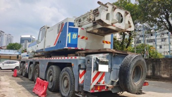 2012 Zoomlion 180ton Truck Crane