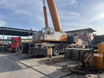 2013 Zoomlion 200ton Truck Crane